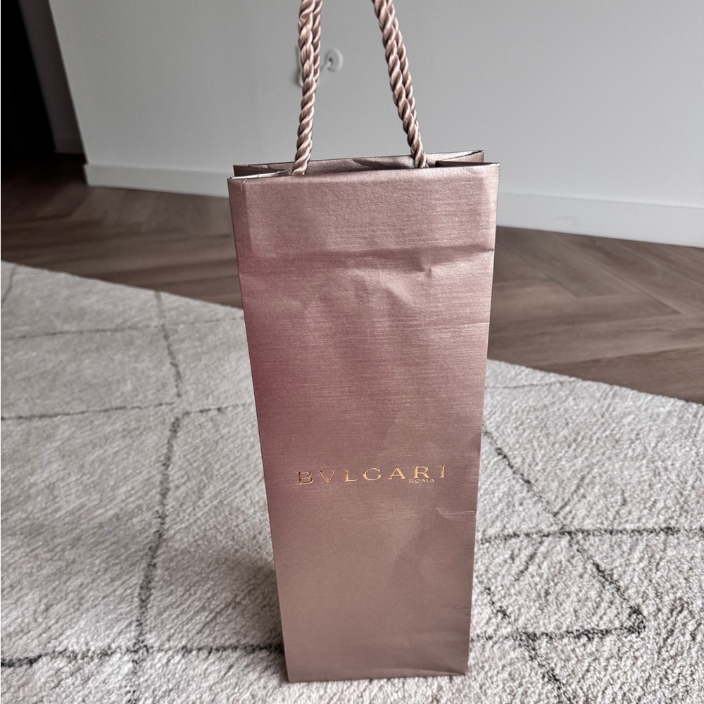 Long BVLGARI shopping bag.